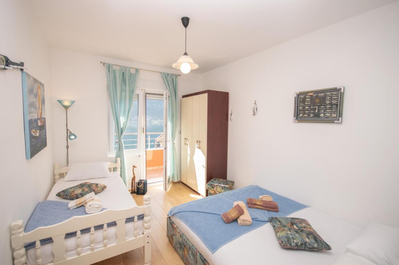 Apartmani Mrsic Risan Exteriér fotografie